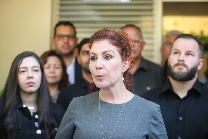 A deputada federal Carla Zambelli (PL-SP), considerada foragida da Justiça brasileira, compareceu nesta quarta-feira (13) ao Tribunal de Apelações...