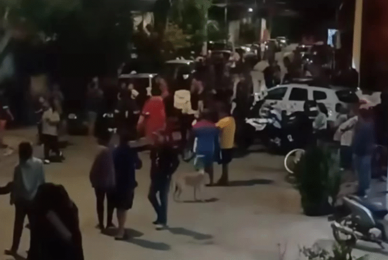 Um homem morreu e dois foram presos em flagrante após uma troca de tiros com policiais militares na tarde desta terça-feira...
