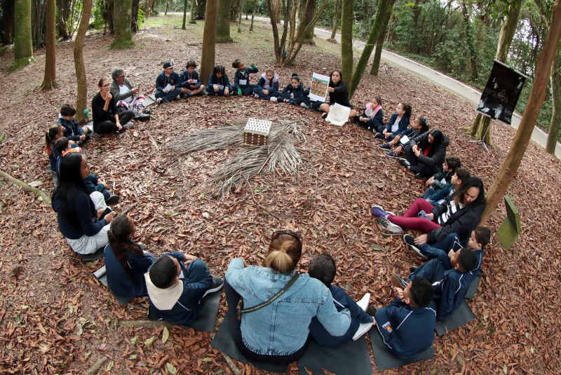 Uma manhã de aprendizado ao ar livre marcou a quinta-feira (14) para os alunos do 2º ano da UME Colégio Santista, no bairro Vila Nova...
