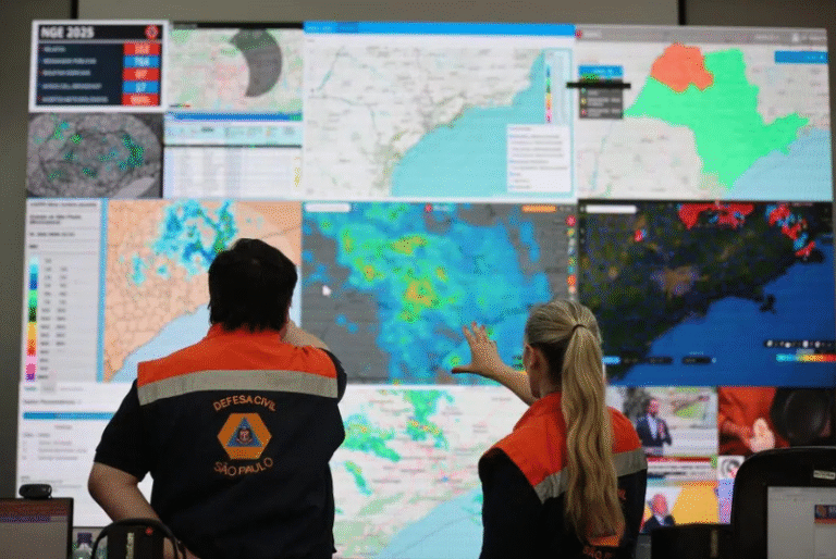 A Defesa Civil de Santos emitiu alerta para a formação de um ciclone extratropical no Sul do Brasil, com reflexos no litoral paulista...