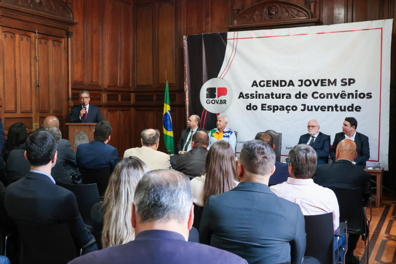 A Secretaria de Estado da Justiça e Cidadania (SJC) assinou, nesta segunda-feira (18), no Palácio dos Campos Elíseos, os primeiros...