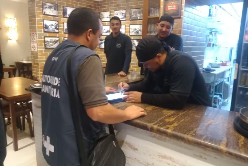A Vigilância Sanitária de Guarujá, no litoral de São Paulo, realizou uma operação de fiscalização em 25 pizzarias entre os dias 13 e 16...