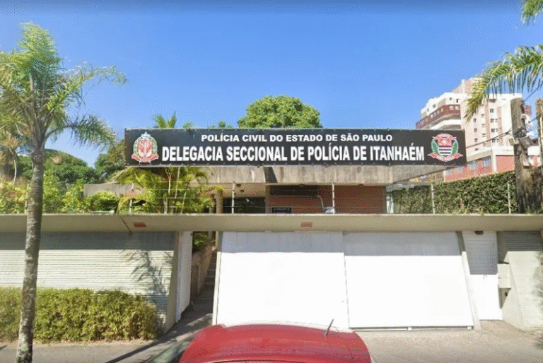 Um adolescente de 17 anos denunciou ter sido alvo de agressão e assédio dentro do banheiro da Escola Estadual Professora Silvia...