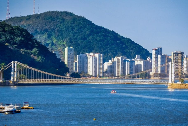 A Ponte Pênsil, um dos principais acessos entre São Vicente e Praia Grande, ficará parcialmente interditada até sexta-feira (22) por conta...