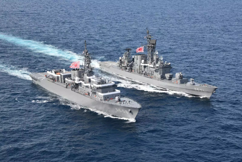 Em comemoração aos 130 anos do Tratado de Amizade entre Brasil e Japão, os navios japoneses Kashima e Shimakaze estão atracados...
