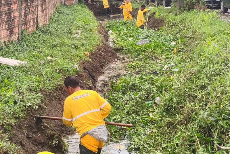 A Prefeitura de Guarujá concluiu, na última segunda-feira (25), a limpeza das valas nos bairros Vila Zilda e Vila Edna.