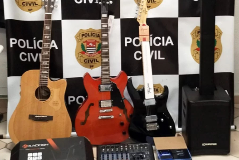 A Polícia Civil de Santos, no litoral de São Paulo, desmantelou dois esquemas distintos de receptação de instrumentos musicais de...