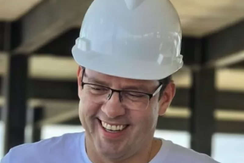 O prefeito de Macapá (AP), Antônio Paulo de Oliveira Furlan (MDB), conhecido como Dr. Furlan, foi flagrado neste domingo (17) agredindo um