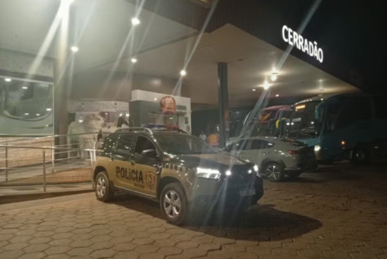 Mulher salta de carro em posto e pede socorro após sequestro e estupro em Corinto (MG)