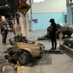Na madrugada deste sábado (16), um carro se partiu ao meio após colidir violentamente contra um poste em Suzano, na Grande São Paulo.