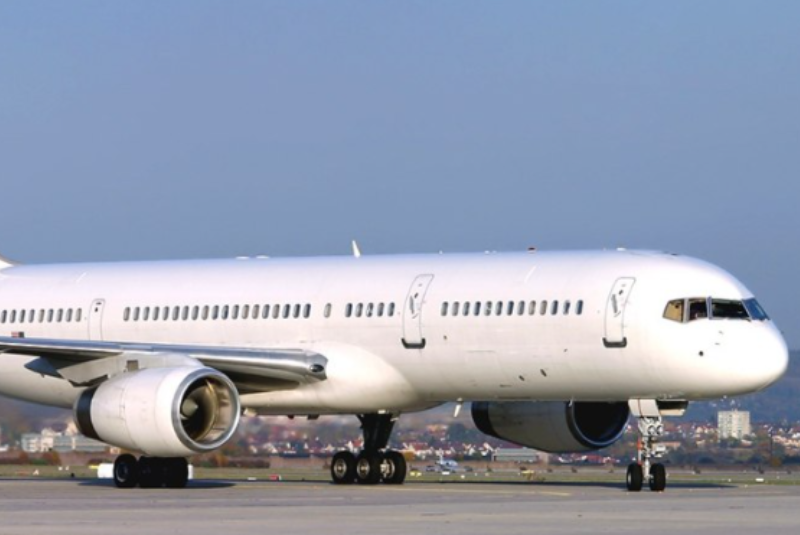 Um Boeing 757 da Força Aérea dos Estados Unidos, utilizado em missões especiais, pousou no Aeroporto Internacional de