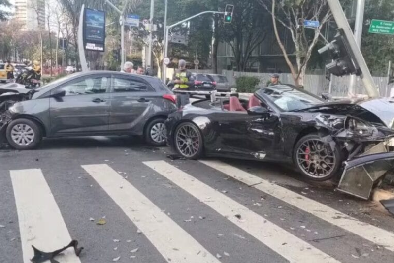 Porsche destruído e fuga: acidente com Bia Miranda e Gato Preto causa tumulto em SP