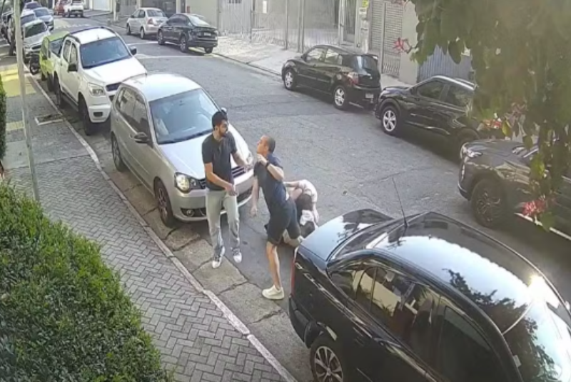 Briga por vaga de estacionamento termina em socos, puxões de cabelo e registro policial na Zona Leste de SP