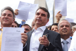 O senador Flávio Bolsonaro (PL-RJ) anunciou, nesta terça-feira (5), a proposta de um “pacote da paz” com o intuito de resolver impasses