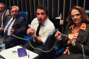 O Congresso Nacional amanheceu nesta quarta-feira (6/8) com parte de suas estruturas ocupadas por parlamentares da oposição. O gesto mais