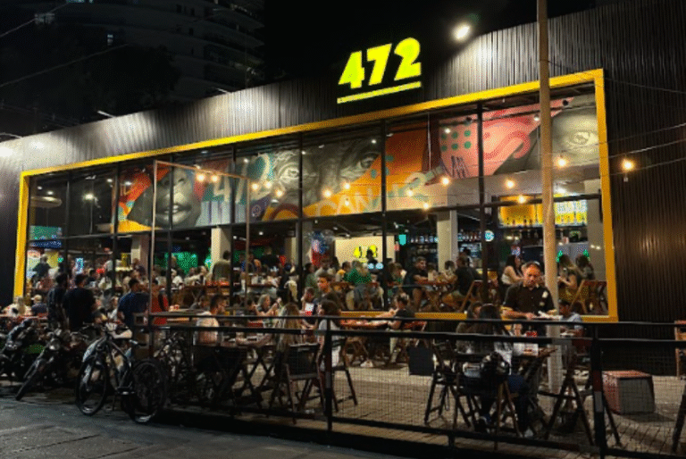 O 472 Bar, localizado na rua Tolentino Filgueiras, em Santos, comemora nesta quinta-feira (14) nove anos de história. Criado por um grupo de