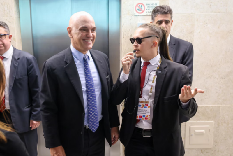 O ministro Alexandre de Moraes, do Supremo Tribunal Federal (STF), protagonizou um momento descontraído nesta quarta-feira (13)