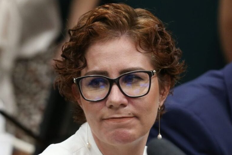 A Justiça italiana decidiu nesta sexta-feira (1º) manter a prisão de Carla Zambelli, deputada licenciada pelo PL-SP, no presídio de