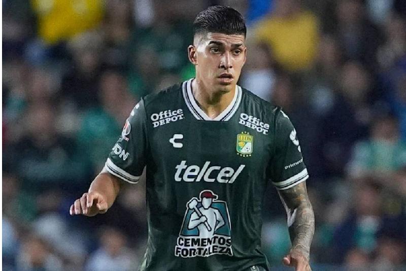 O Santos encaminhou a contratação do zagueiro argentino Adonís Frías, de 27 anos, que pertence ao León, do México. O Peixe deve pagar...