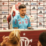 Arrascaeta, camisa 10 do Flamengo desde 2019, comentou a pressão no clube e reforçou a importância de proteger o grupo de fatores extracampo.
