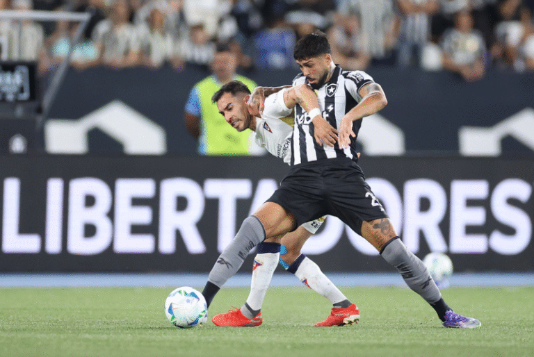 O Botafogo visita a LDU nesta quinta-feira, às 19h, no Estádio Rodrigo Paz Delgado, em Quito, pela volta das oitavas da Libertadores.