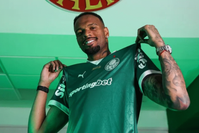 O Palmeiras oficializou a contratação do goleiro Carlos Miguel, ex-Nottingham Forest, com contrato de cinco temporadas, válido até...