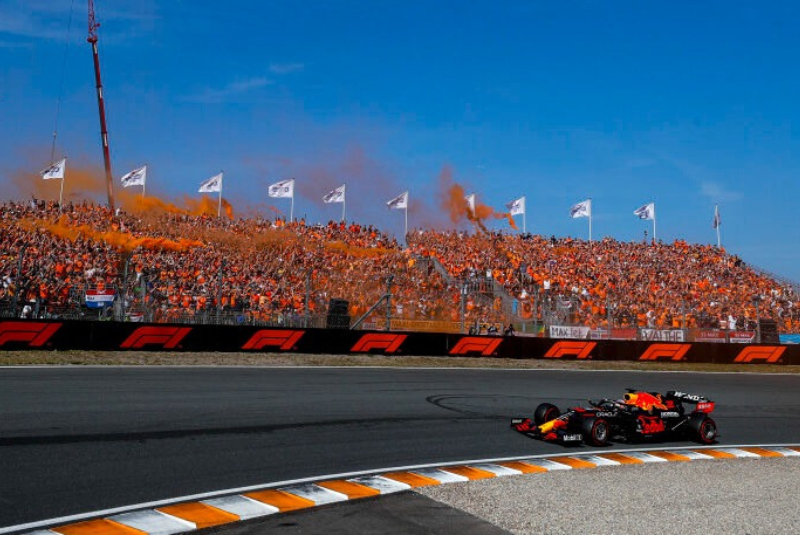 Após três semanas de pausa, a Fórmula 1 volta às pistas com o GP da Holanda entre os dias 29 e 31 de agosto, no circuito de Zandvoort.