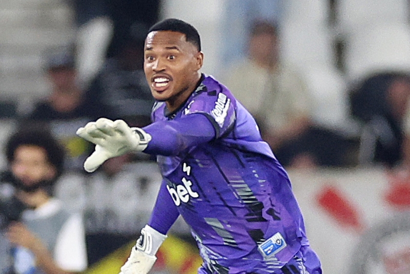 O Botafogo recusou uma proposta de 8 milhões de euros (cerca de R$ 51 milhões) feita pelo West Ham pelo goleiro John, destaque do time...