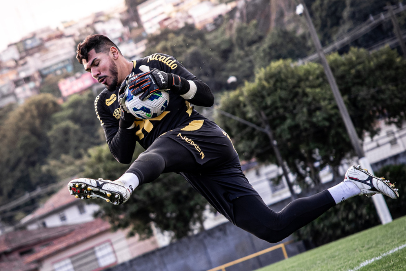 O Bahia acertou a contratação por empréstimo do goleiro João Paulo, de 30 anos, que pertence ao Santos. O vínculo vai até...