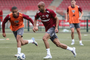 Lucas Moura já participa de parte dos treinos no São Paulo e vive fase final de recuperação do estiramento na cápsula posterior do joelho...