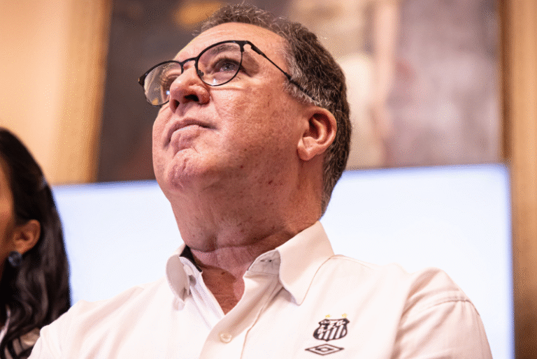 Torcedores do Santos iniciaram um abaixo-assinado pedindo o impeachment do presidente Marcelo Teixeira. A mobilização...