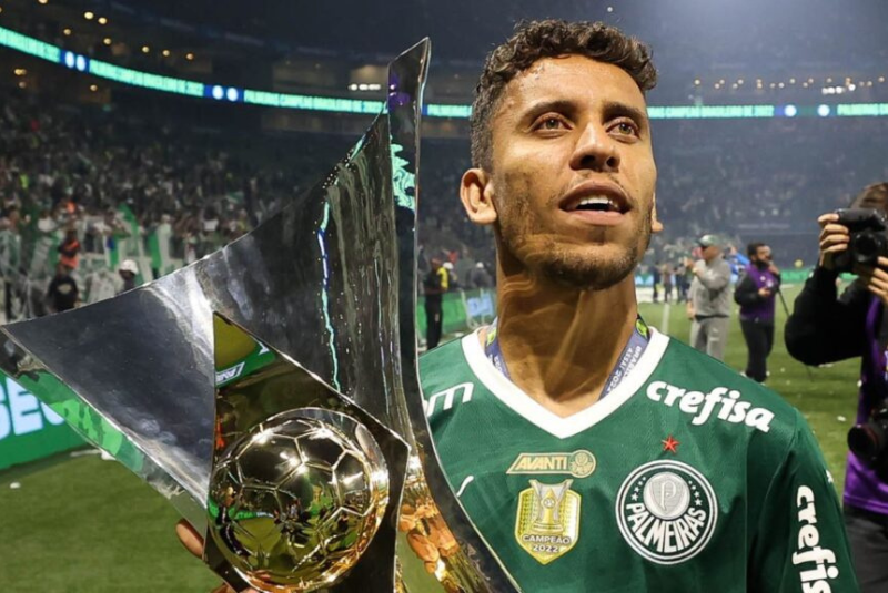 O Palmeiras acertou a saída de Marcos Rocha para o Grêmio. Com contrato até dezembro, o lateral de 36 anos foi liberado imediatamente e...