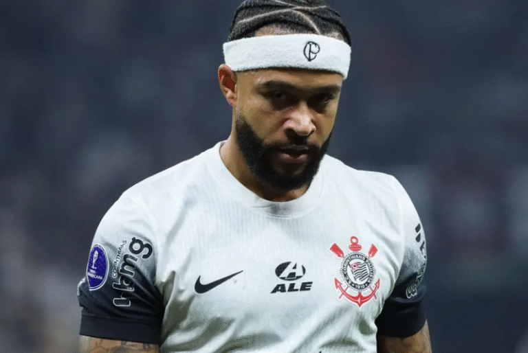 O Corinthians enfrenta dificuldades financeiras e negocia com o estafe de Memphis Depay para prorrogar o pagamento de R$ 11 milhões...