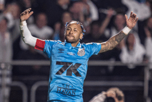 Neymar voltou a criticar o gramado sintético do Allianz Parque após a vitória do Santos por 3 a 1 sobre o Juventude, na segunda-feira (4)...