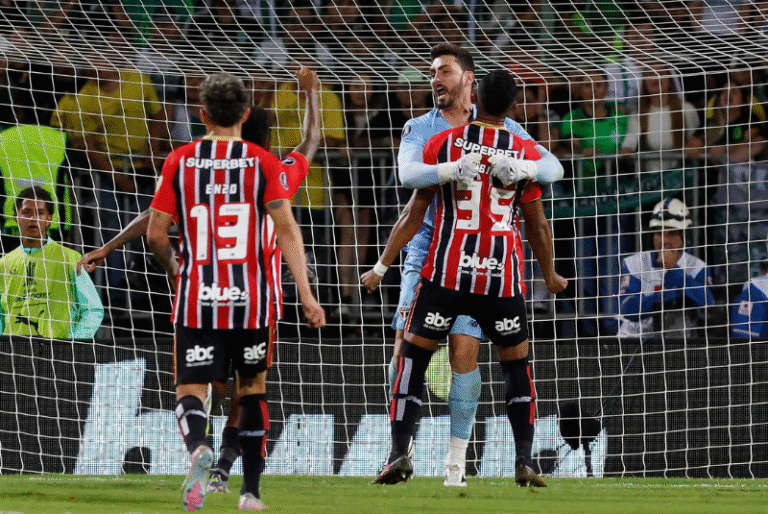 Rafael foi o nome do jogo no empate sem gols entre São Paulo e Atlético Nacional, nesta terça (12), na Colômbia, pelas oitavas da...