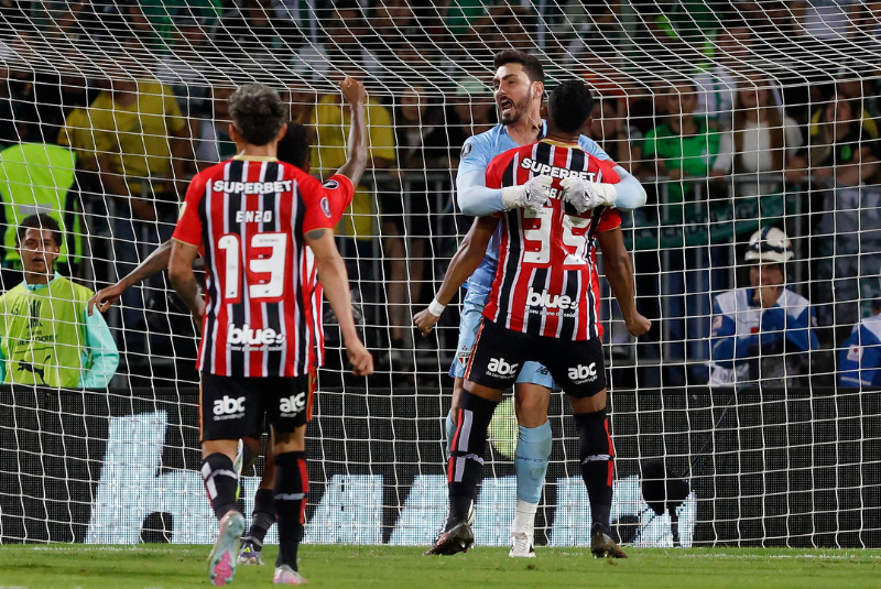 Rafael foi o nome do jogo no empate sem gols entre São Paulo e Atlético Nacional, nesta terça (12), na Colômbia, pelas oitavas da...
