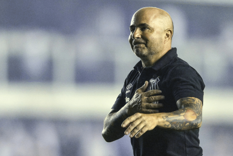 O técnico Jorge Sampaoli afirmou ter interesse em assumir o Santos, mas colocou condição para aceitar o cargo: a chegada de reforços nas...