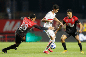 Athletico e São Paulo se enfrentam nesta quarta-feira (6), às 19h30, na Ligga Arena, pelo jogo de volta das oitavas da Copa do Brasil.