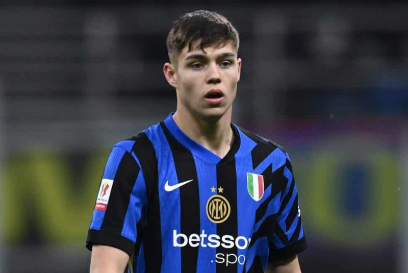 O Santos tinha encaminhado o empréstimo de Tomás Palacios, zagueiro de 22 anos da Internazionale, mas a negociação ganhou novos...