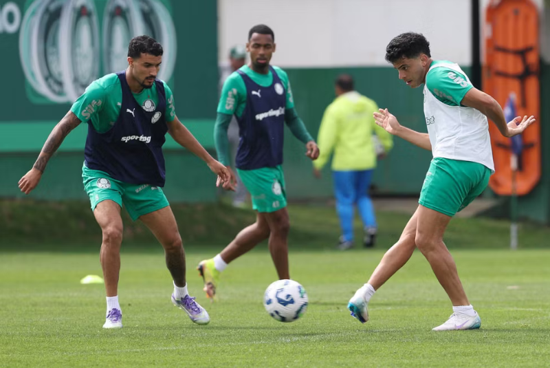 O Palmeiras se reapresentou nesta terça-feira (26), data em que completa 111 anos, após a vitória sobre o Sport. Enquanto os titulares...