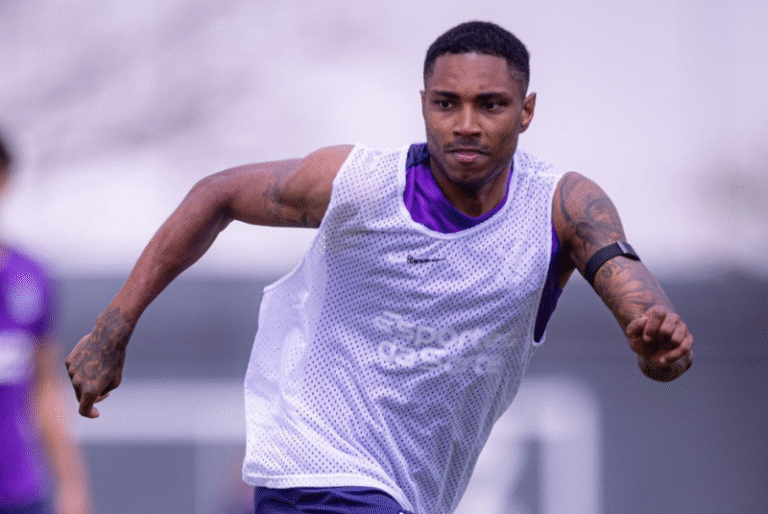 Vitinho estreou pelo Corinthians na derrota para o Bahia, mas ainda busca recondicionamento físico. O atacante de 31 anos...
