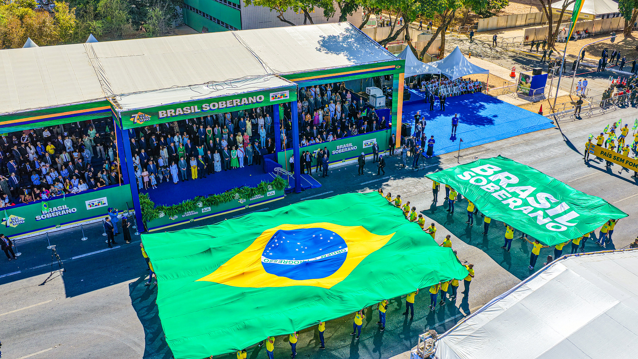 Ato pró-Bolsonaro une governadores e parlamentares de direita em SP