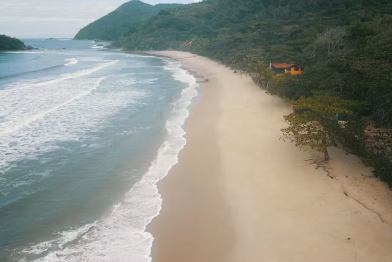 Um jovem de 23 anos morreu após se afogar na Prainha Branca, em Guarujá, no litoral de São Paulo, na tarde deste sábado (30).