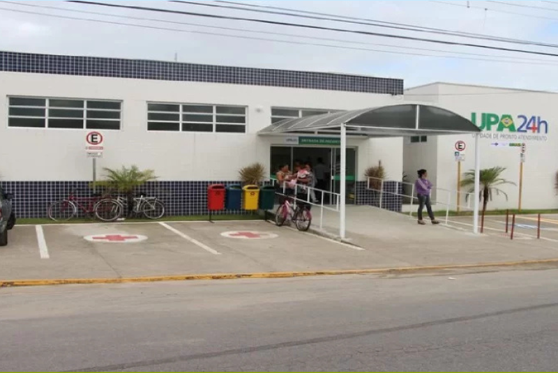 Um adolescente de 16 anos morreu e outro, de 15, ficou ferido após a moto em que estavam colidir contra um caminhão estacionado, na noite...