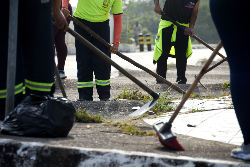 A Prefeitura de Praia Grande, por meio da Secretaria de Serviços Urbanos (Sesurb), intensificou as ações de limpeza nos bairros Melvi...