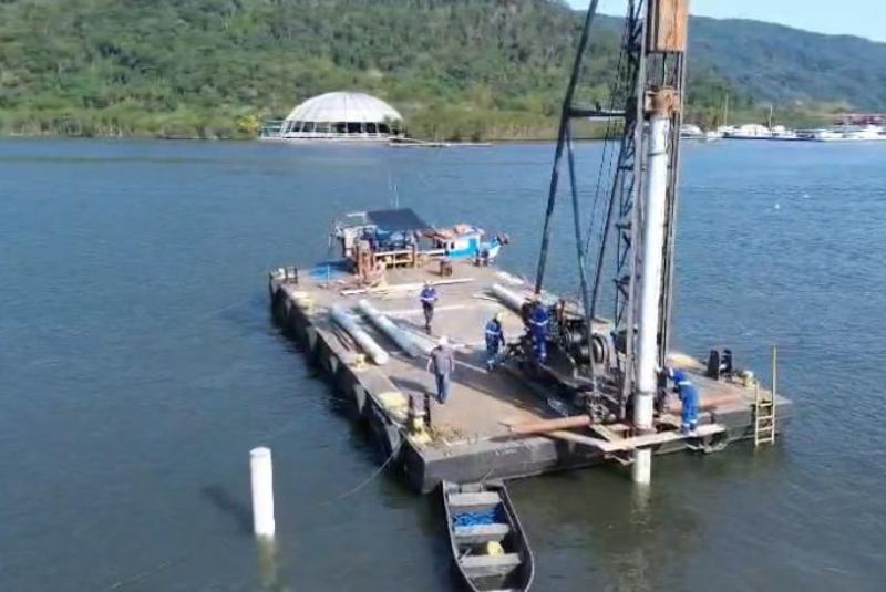 A Prefeitura de Santos concluiu nesta terça-feira (9) o estaqueamento para a construção de dois píeres e de uma fonte interativa...