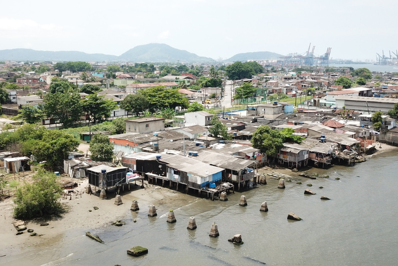 Moradores da comunidade da Prainha, no Guarujá, participaram de uma reunião com vereadores no último domingo (14) para discutir...