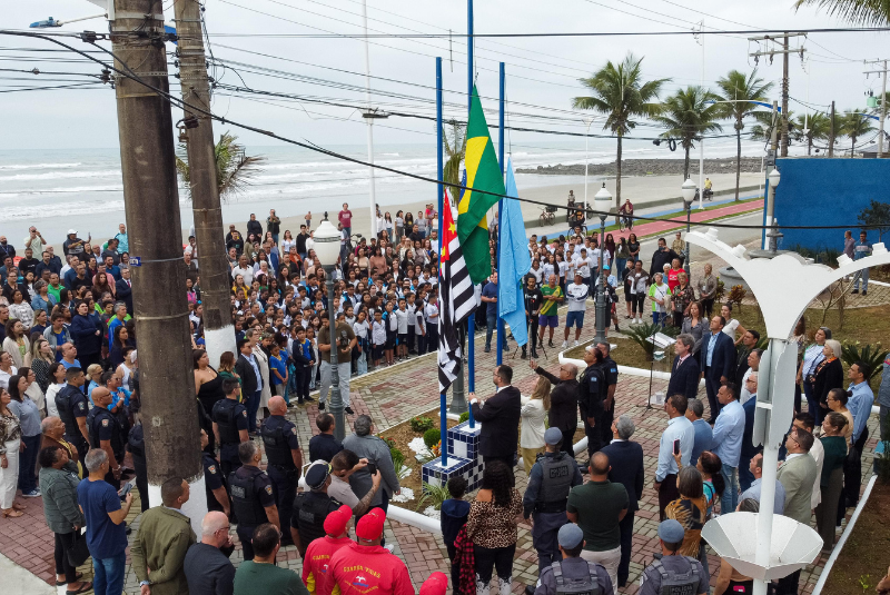 A prefeita Cristina Wiazowski sancionou a Lei nº 3.390/2025, que regulamenta a execução dos hinos Nacional, à Bandeira e Municipal...