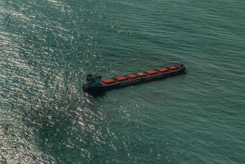 Na manhã de quarta-feira (17), o cargueiro chinês Shandong Xin Ze foi finalmente desencalhado do canal de acesso ao Porto de Santos...