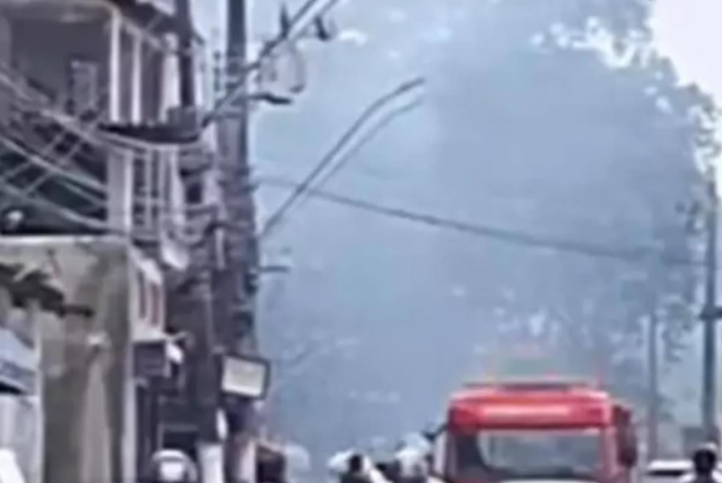 Na tarde de terça-feira (16), um incêndio causado por um vazamento de gás de cozinha atingiu um imóvel próximo a Escola...
